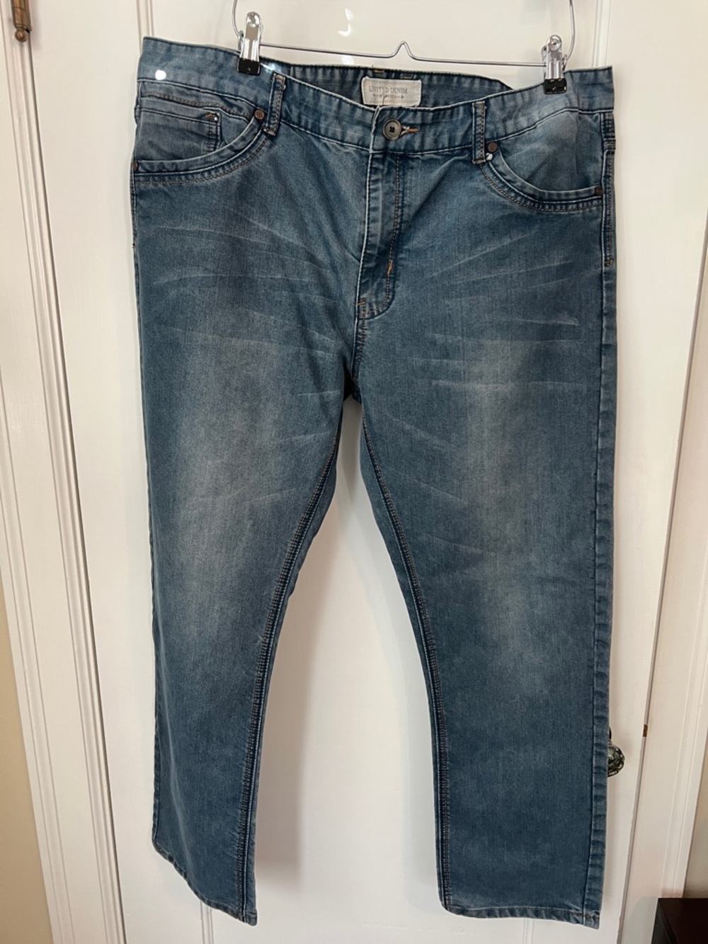 Classic Straight Men's Jeans in Faded Blue